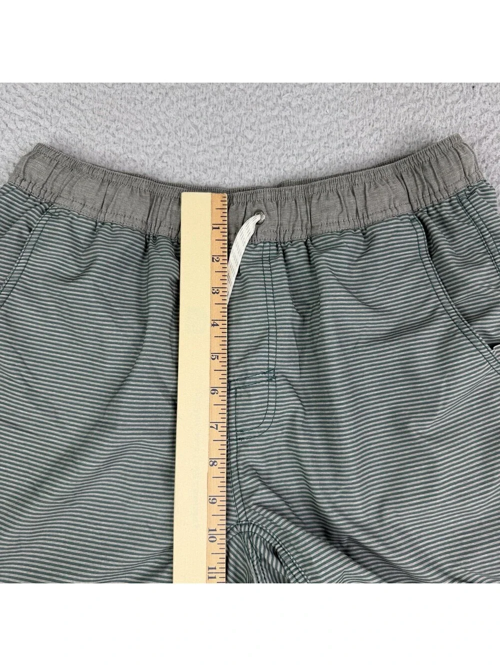 Vuori Kore Lined Green Striped Shorts Men's XS 28x7 Gym Training Performance
